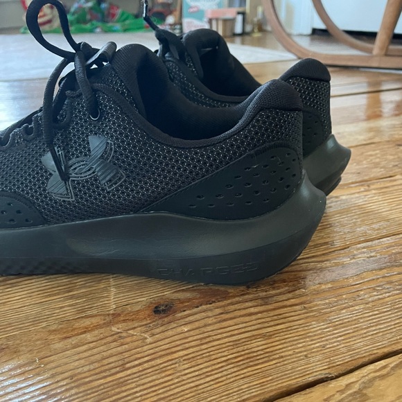 Under Armour Men's All-Black Athletic Sneakers Surge - Picture 2 of 4